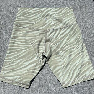 Lululemon patterned biker shorts size 6